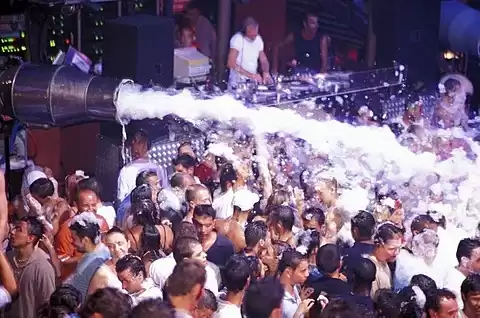 People at a foam party at the Disco Kadoc, Vilamoura, Albufeira, Algarve, Portugal, Europa
